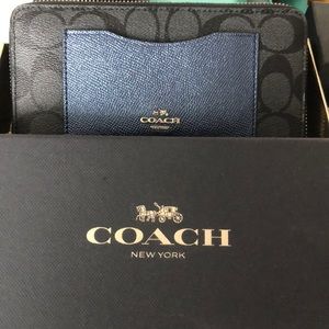 Woman’s Coach Wallet